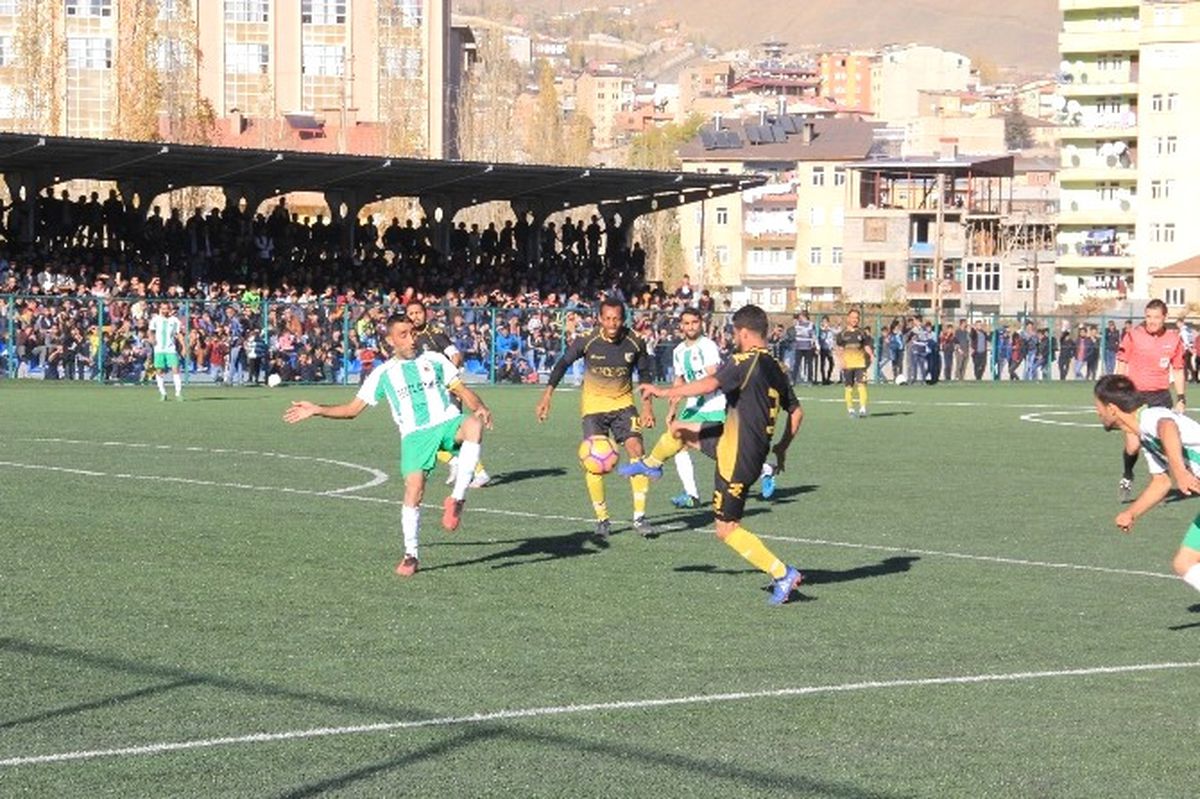 Hakkarispor, Bingöl Çeltik Spor'u Mağlup Etti