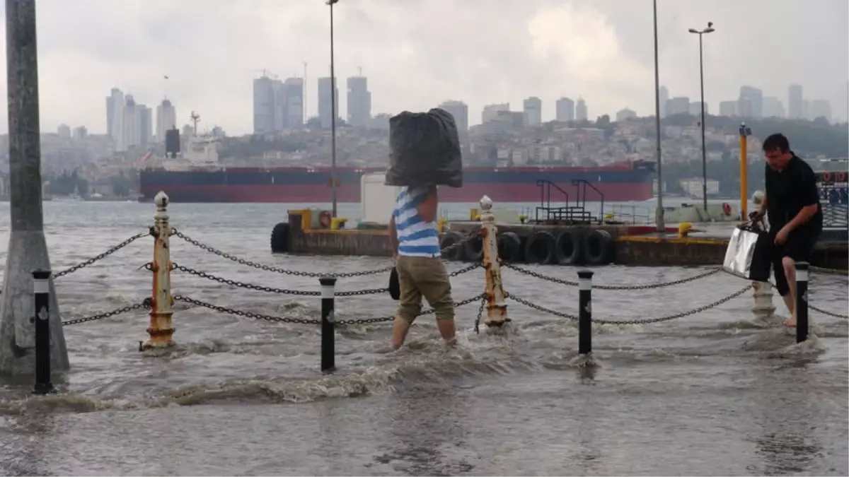 İstanbul\'da Sağanak Yağış