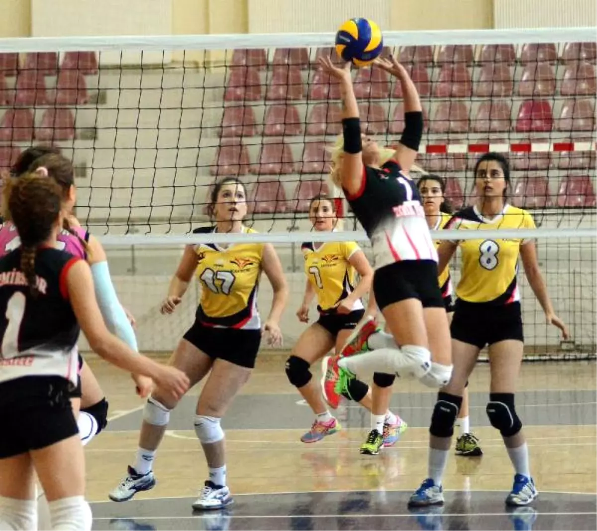 Kayseri Voleybol Kulübü-Osmaniye Demirspor: 0-3