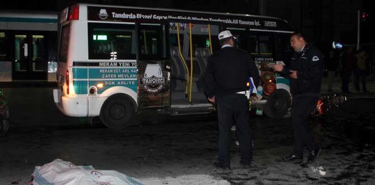 Konya\'da Minibüs Motosikletle Çarpıştı: 1 Ölü, 1 Yaralı