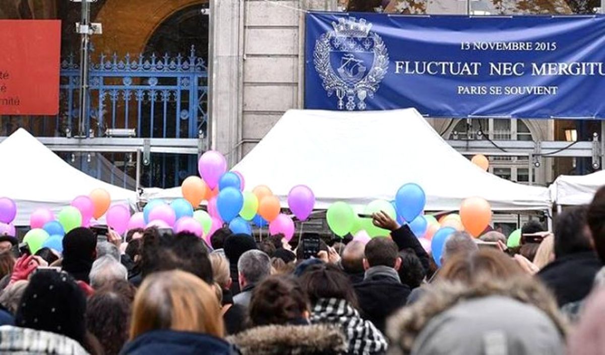 Paris\'te 13 Kasım\'daki Terör Saldırısının Kurbanları Anıldı