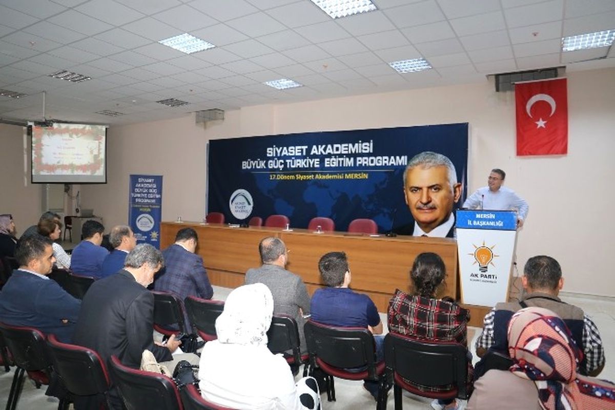 AK Parti Siyaset Akademisi Dersleri Devam Ediyor