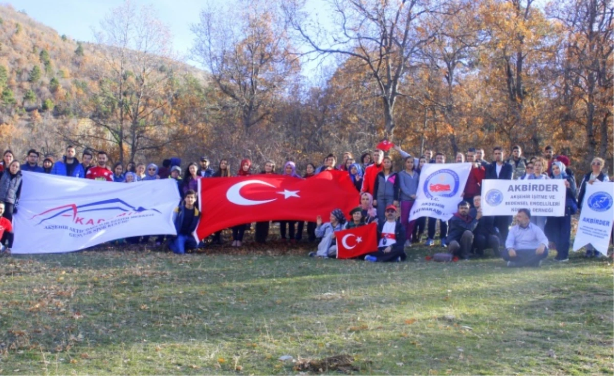 Akşehir\'de Dağcılar Şehit Kaymakam Safitürk İçin Yürüdü
