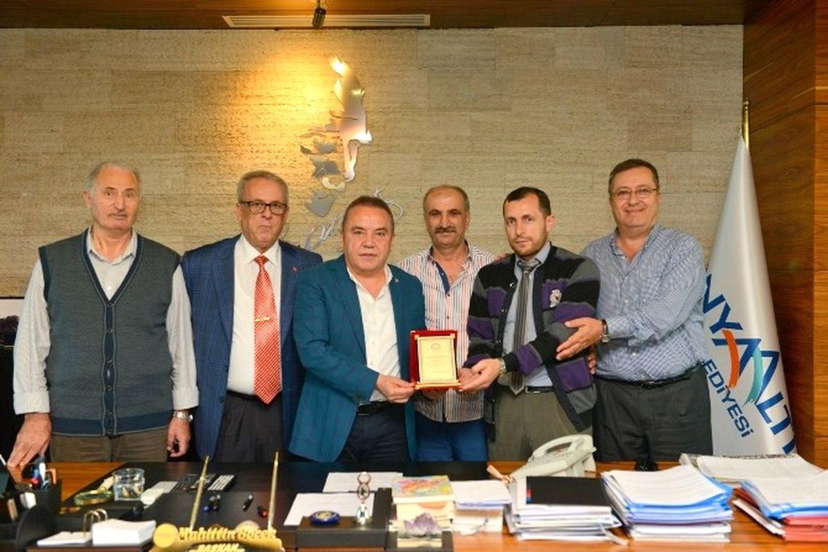 Başkan Böcek\'e Cami Cemaatinden Teşekkür