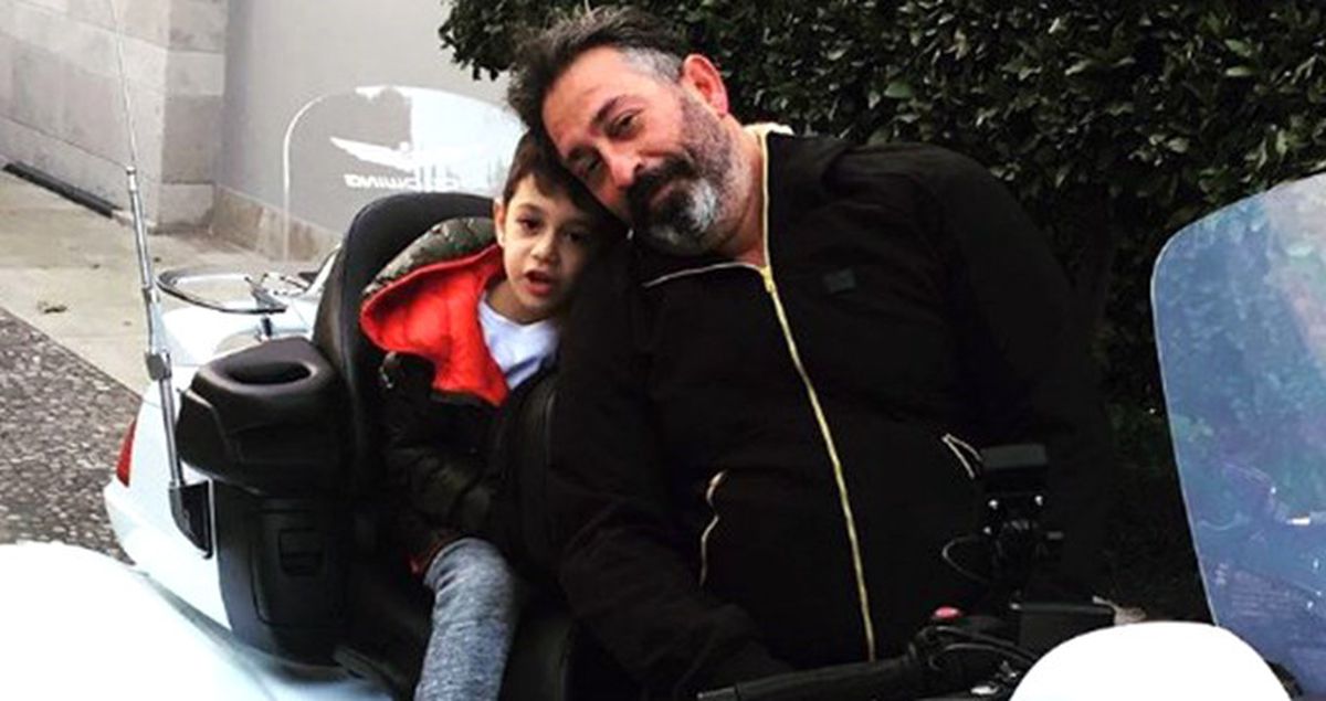 Cem Yılmaz Yürüyen Uçağını Görücüye Çıkardı