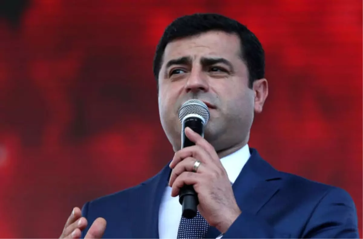 Cezaevine Demirtaş ile Görüşmeye Giden Avukatın Üzerinden Cep Telefonu Çıktı