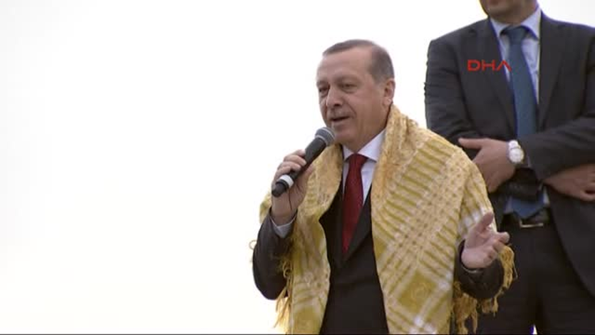 Cumhurbaşkanı Erdoğan, Cumhurbaşkanlığı Sarayı Önünde Toplanan Çiftçilere Seslendi
