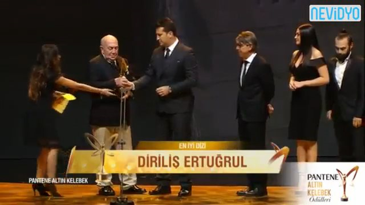 Diriliş Ertuğrul\'un Senaristi Altın Kelebek Ödülünü İade Etti!