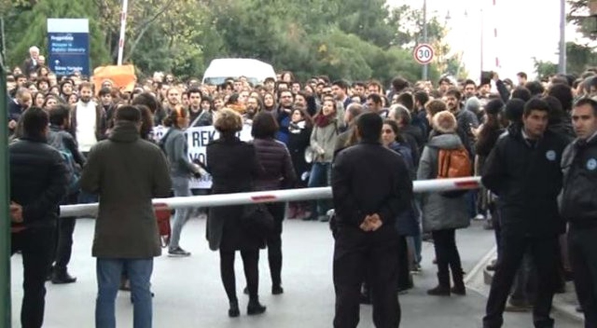 Ek Görüntü ile Geniş Haber) Boğaziçi Üniversitesi\'nde "Rektör Eyleminde" Gerginlik