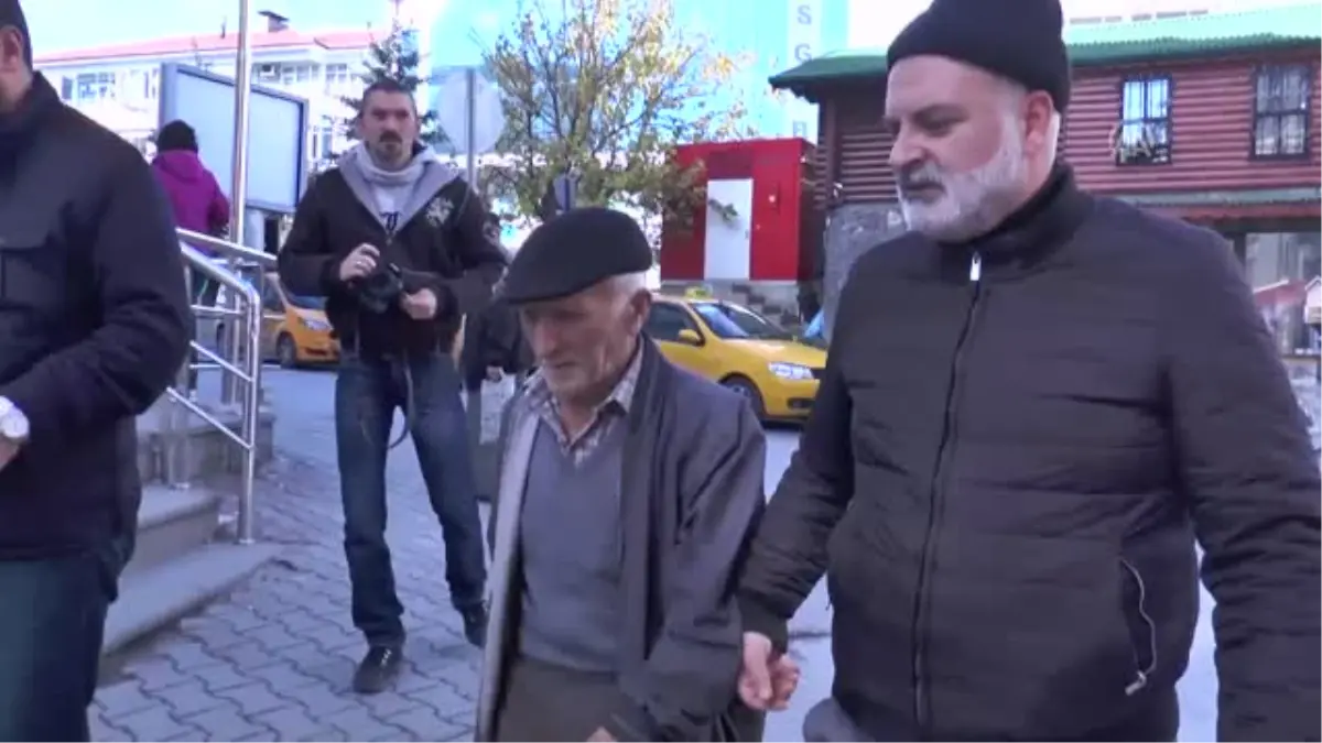 Güvenlik Görevlisinin Dikkati Yaşlı Adamı Dolandırılmaktan Kurtardı