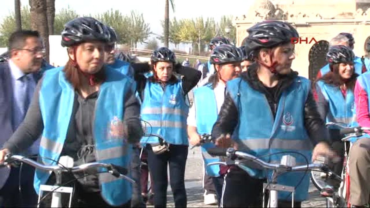 Izmir Diyabet\'e Dikkat Çekmek Için Bisiklete Bindiler