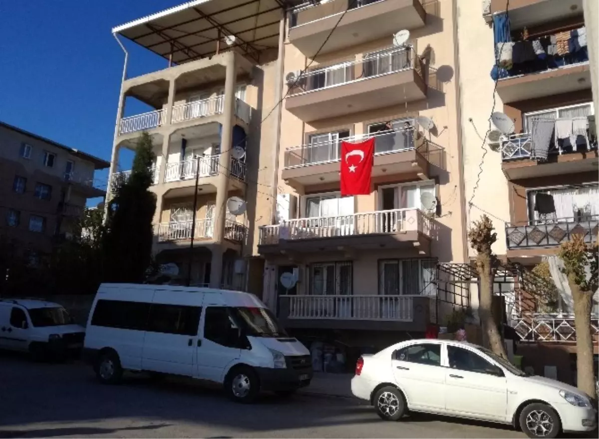 İzmir\'e Şehit Ateşi Düştü