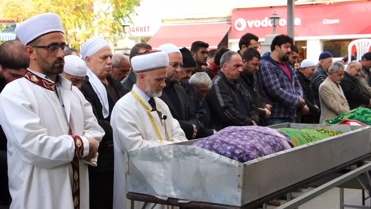 Kaza Kurbanı Anne- Oğul Yan Yana Defnedildi