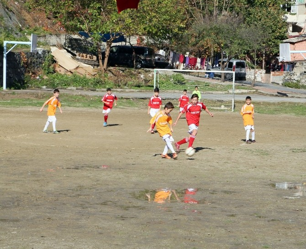 Kupalarını Başkan Aydın\'ın Elinden Aldılar