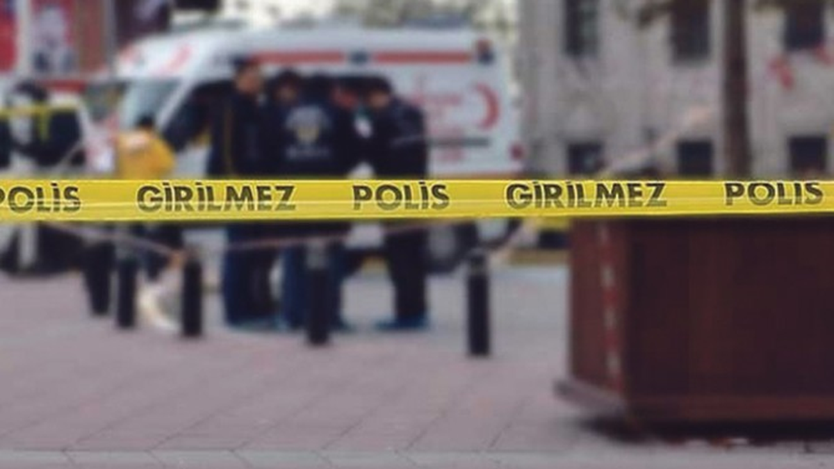 Kuryenin Getirdiği Paket Patladı: 3 Yaralı (1)