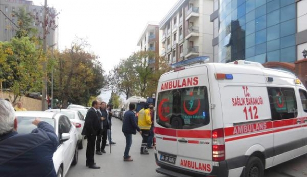 Kuryenin Getirdiği Paket Patladı; 3 Yaralı (2)