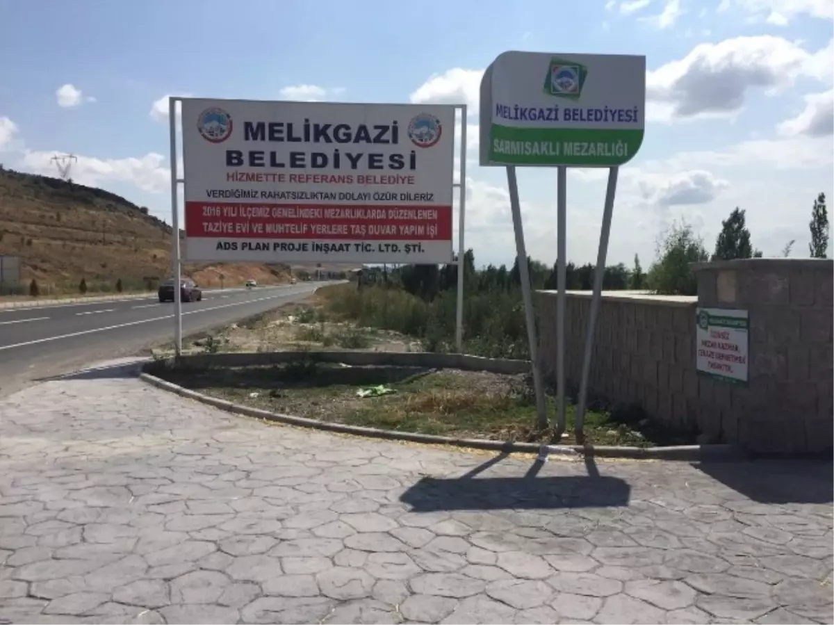 Melikgazi Belediyesi Mezarlık Bakımlarını Aksatmıyor