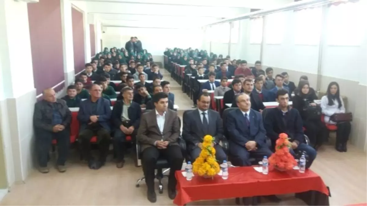 Öğrencilere \'Doğru İtikadın Önemi\' Konulu Konferans Verildi