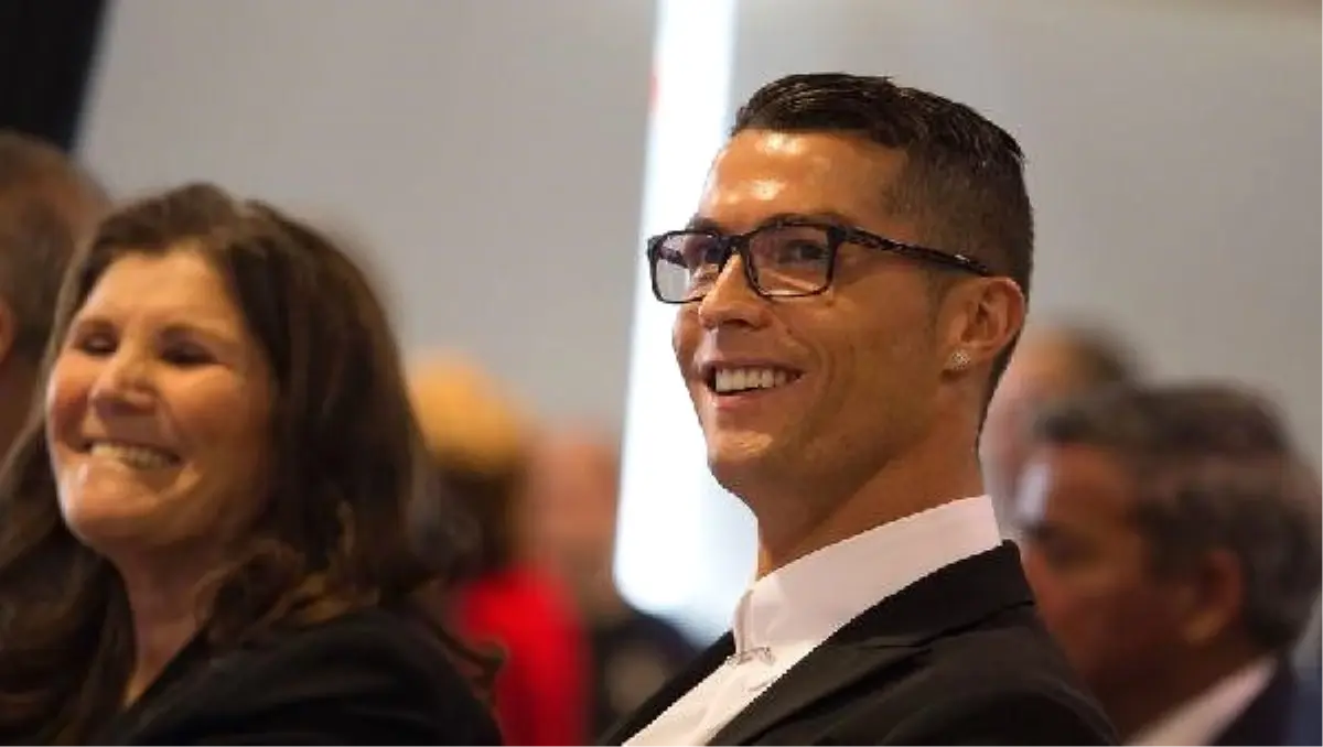 Ronaldo\'ya Gözlük Cezası