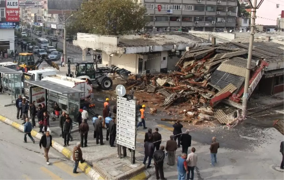 Söke\'de Çayüstü Dükkanları\'nın Yıkımına Başlandı