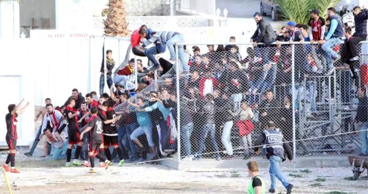 Turgutluspor Maçında Taraftarlar Tel Örgüde Az Kalsın Ezilecekti