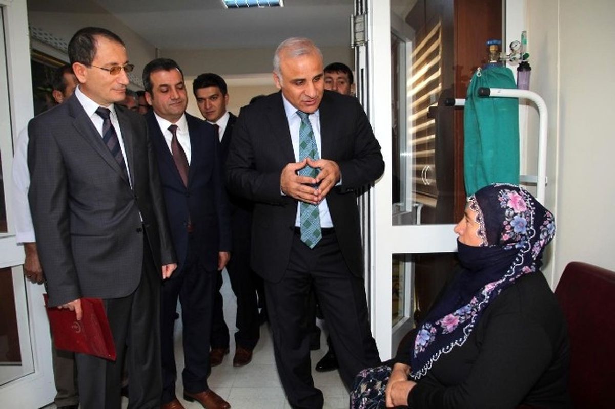 Vali Zorluoğlu, Devredilen Asker Hastanesi\'nde İncelemelerde Bulundu