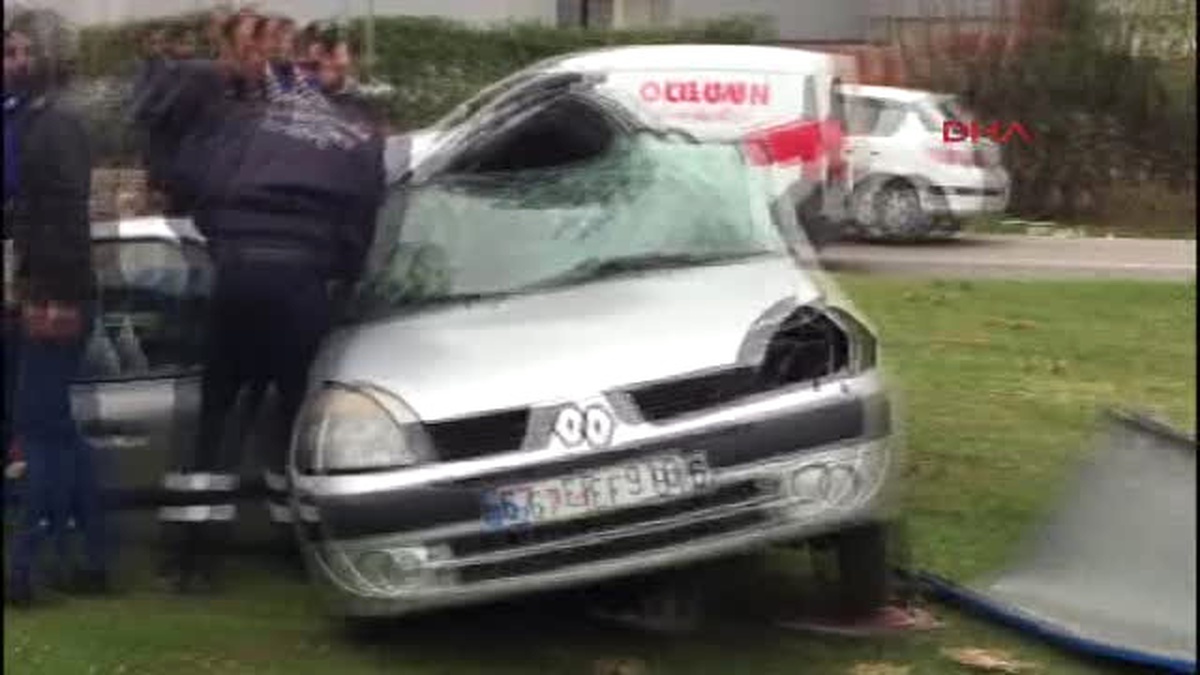 Zonguldak\'ta Ambulans Otomobille Çarpıştı 5 Yaralı