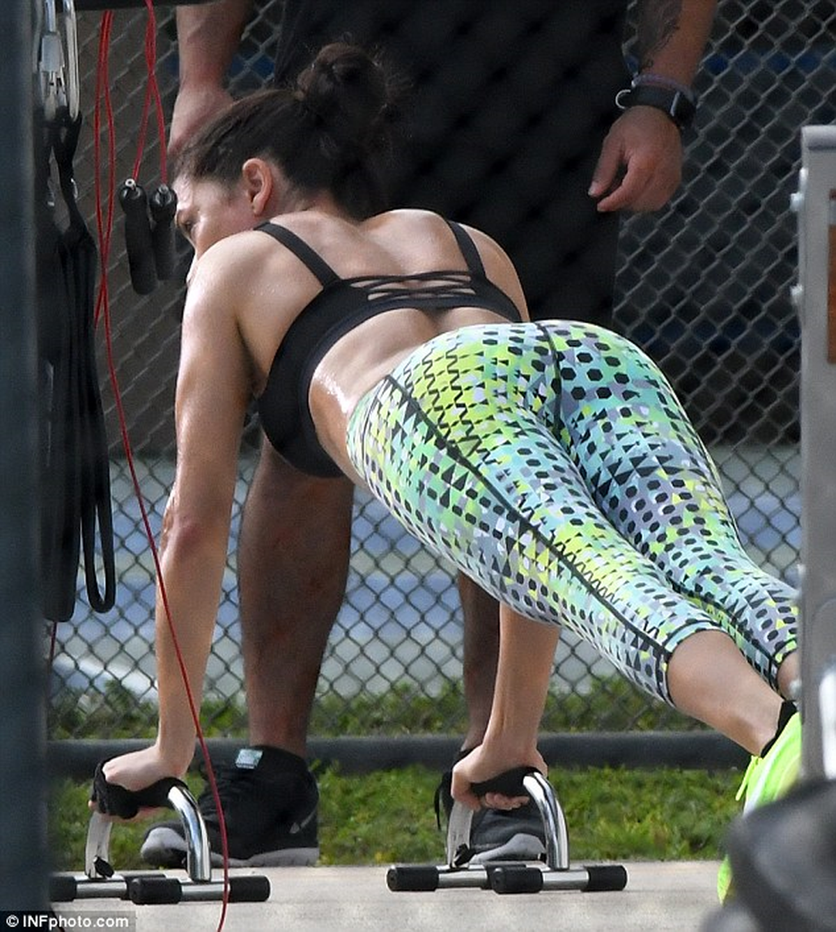 Adriana Lima, Reklam Çekiminde Güzelliğiyle Nefes Kesti