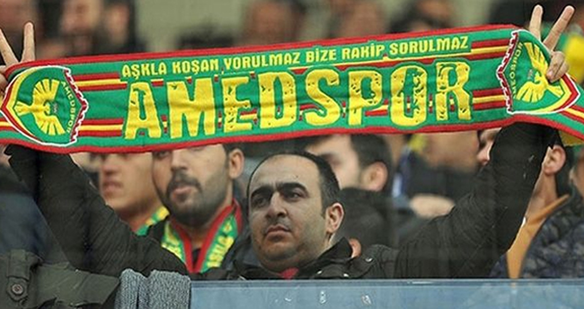 Amedsporlu Taraftarlar, PFDK'nın Verdiği Para Cezasını Mendil Satarak Ödedi