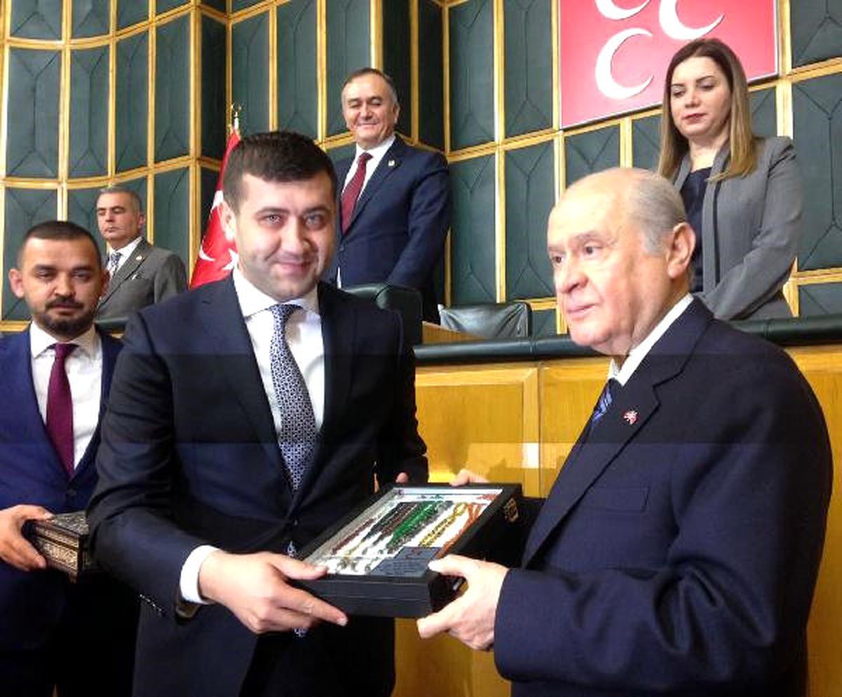 Bahçeli\'ye, MHP Kayseri Örgütü Tespih Koleksiyonu Hediye Etti