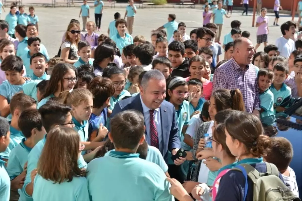 Başkan Böcek Okullara Verdiği Sözü Tuttu