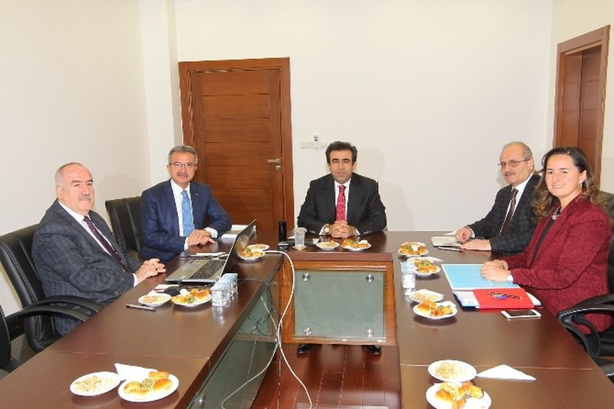 Başkan Köşker\'den Vali Güzeloğlu\'na Hizmet Sunumu