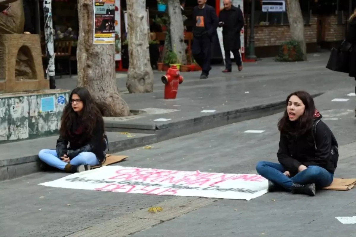 Başkent\'te İzinsiz Eylem Yapan 2 Kişi Gözaltına Alındı