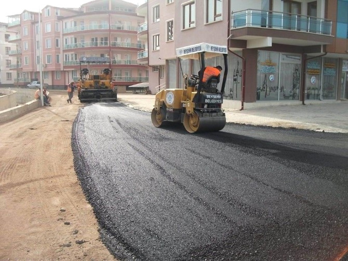 Beyşehir\'in Merkez Mahallelerinde Sıcak Asfalt Dönemi