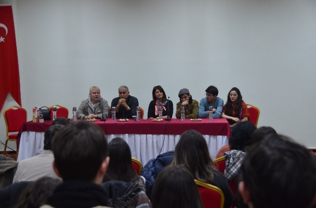 Bilecik Şeyh Edebali Üniversitesi\'nde Tiyatro Söyleşisi