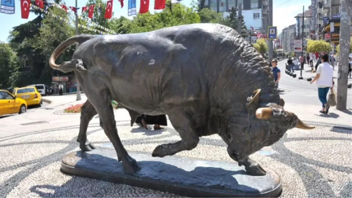 Boğa Heykeli Mahkemelik Oldu