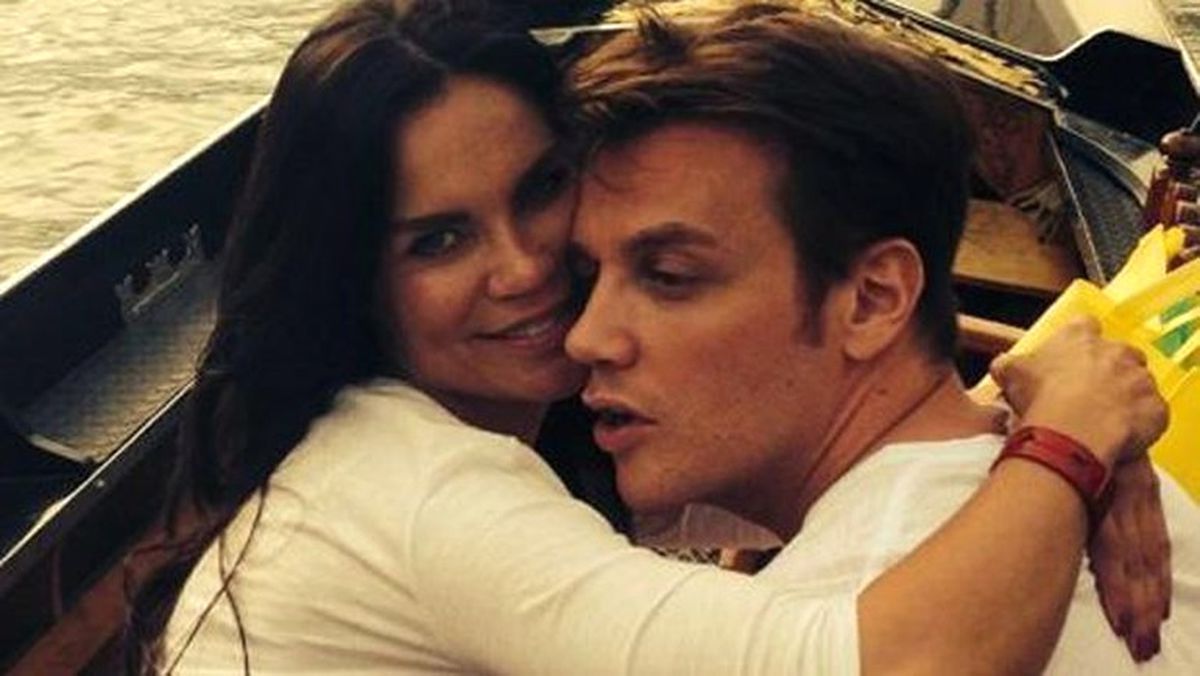 Ebru Şallı'dan Kafa Karıştıran Paylaşım! Sinan Akçıl'a Aşkını İlan Etti