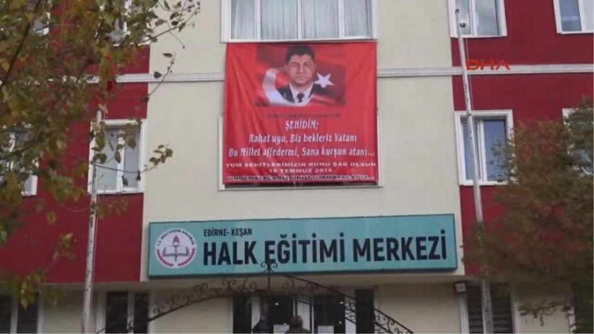 Edirne Eski Fetö Yurduna Şehit Ömer Halisdemir\'in Pankartı Asıldı