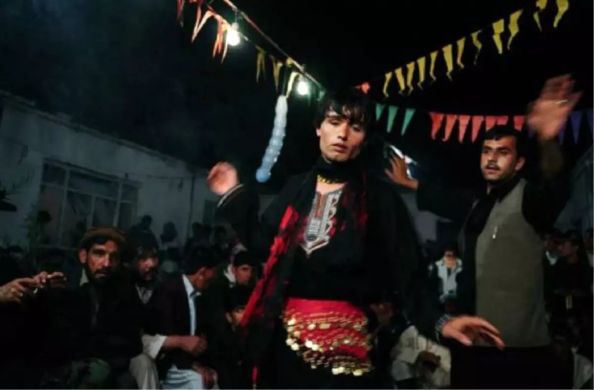 Erkek Çocuklarını Fuhuşa Sürükleyen Gelenek: Bacha Bazi