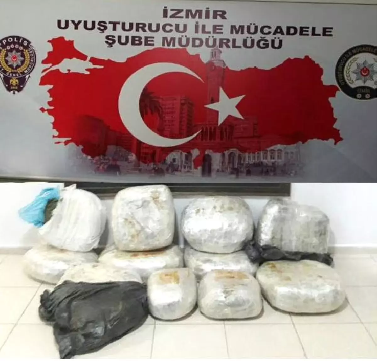 İzmir\'de Bir Evde 76 Kilo Esrar Ele Geçirildi