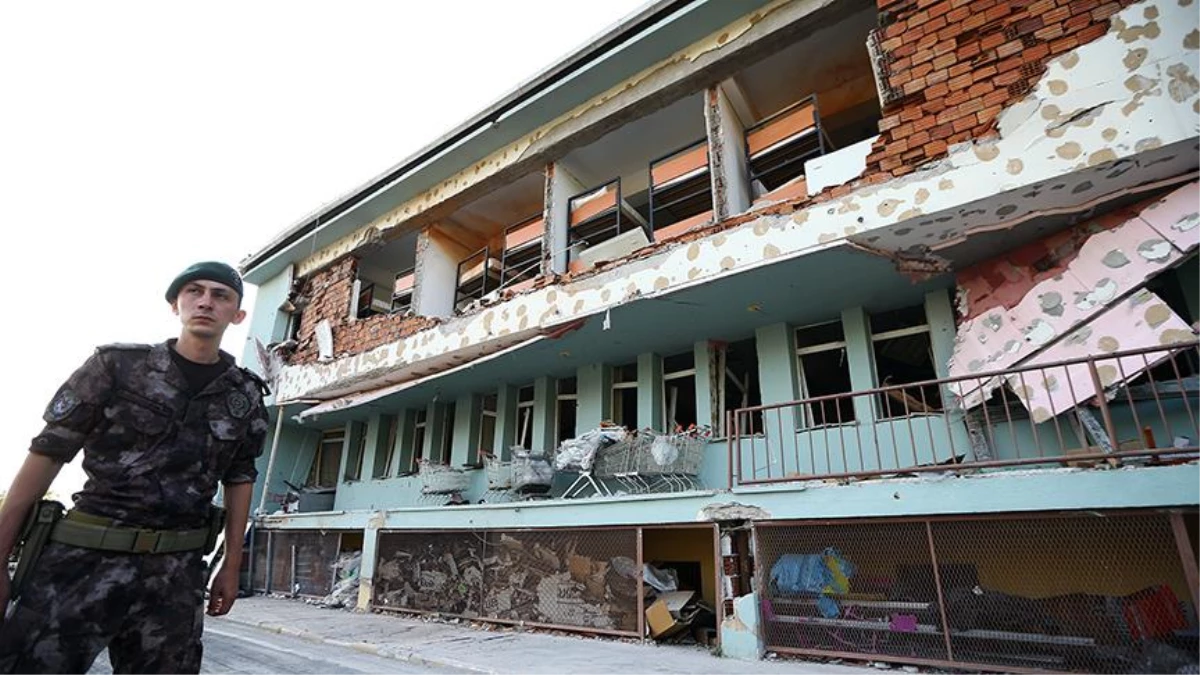 İzmir'de Operasyon! Özel Harekat Binasını Bombalayan Pilotun Eşi de Gözaltında