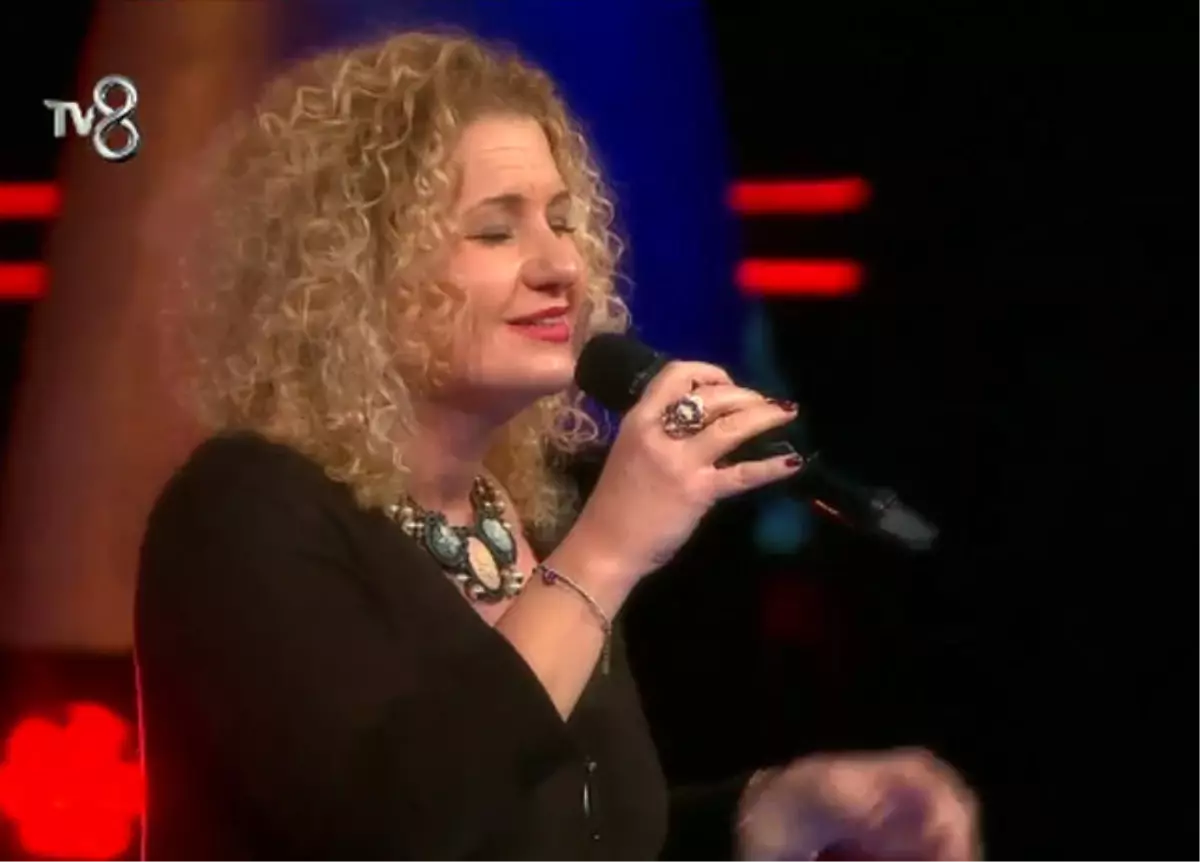 Jüri Ondan Bir Şarkı Daha İstedi! Kulakların Pasını Sildi...