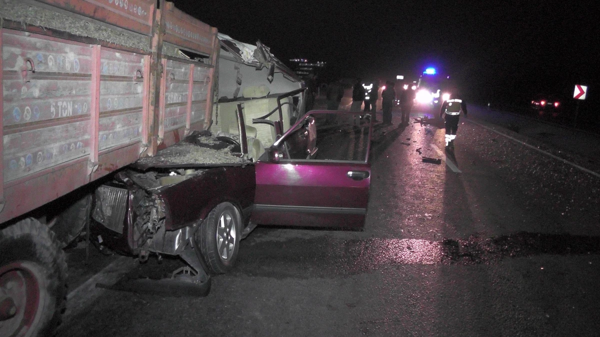 Konya\'da Otomobil Römorka Çarptı: 1 Ölü