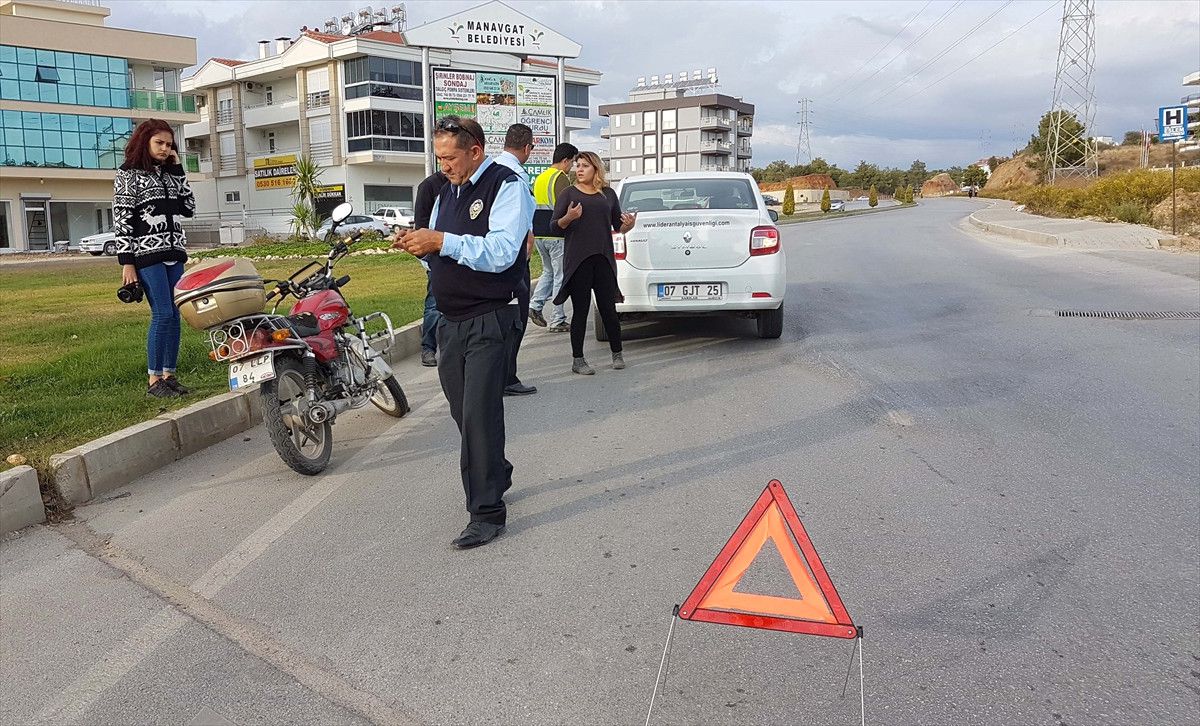 Manavgat\'ta Trafik Kazası: 2 Yaralı