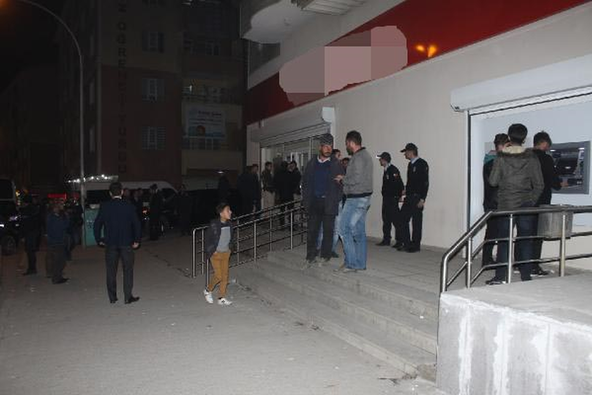 Muş\'ta Bombalı Banka Soygunu
