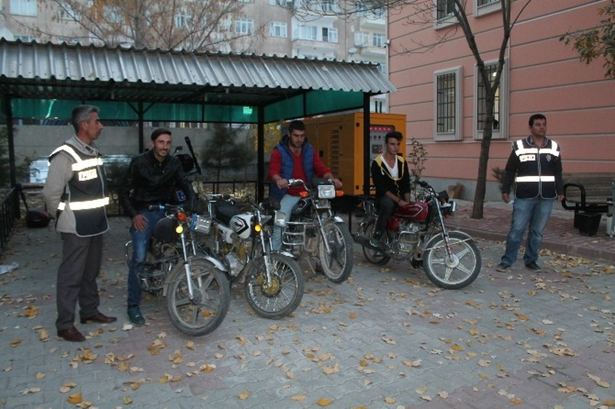 Niğde\'de Motosiklet Hırsızları Yakalandı