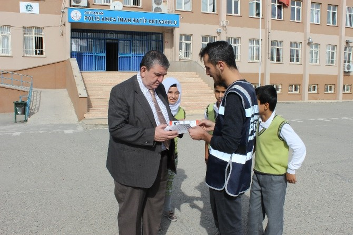 Polis Ekiplerinden Uyuşturucu Hakkında Bilgilendirme