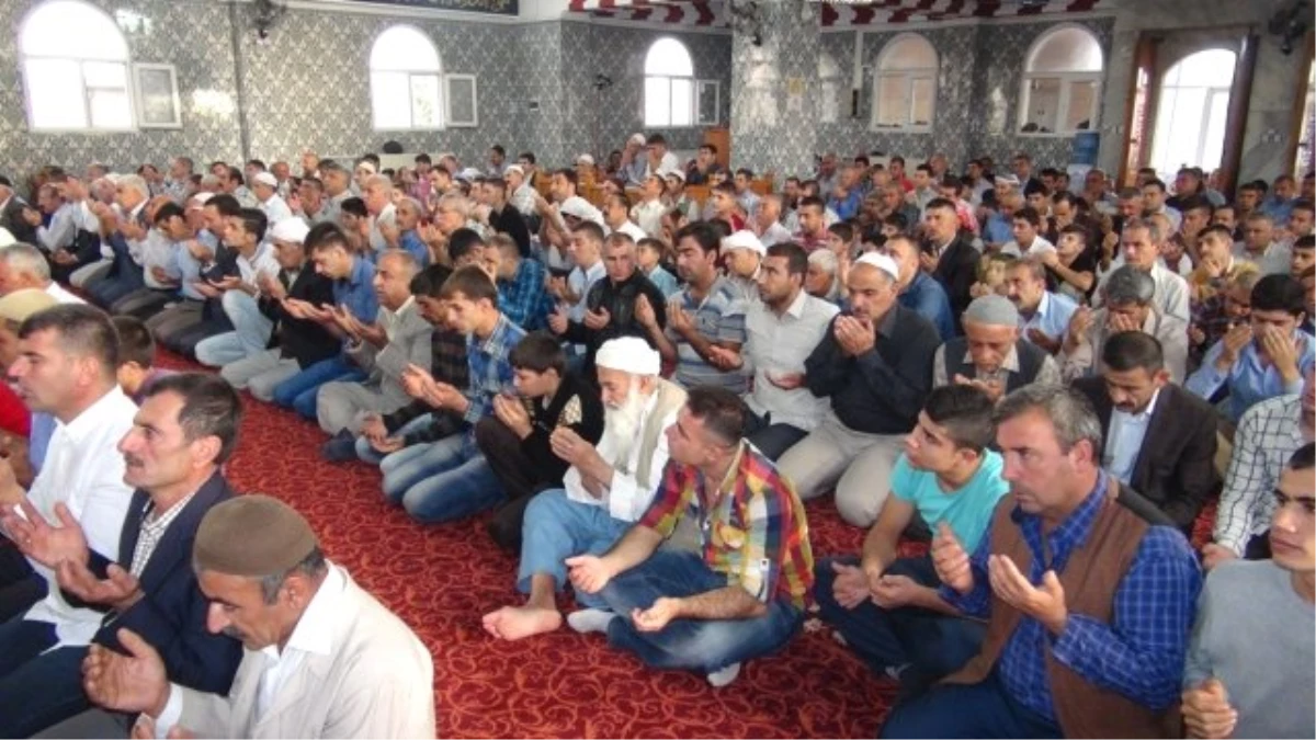 Şırnak\'ta Terör Nedeniyle Kapanan Camiler İbadete Açıldı