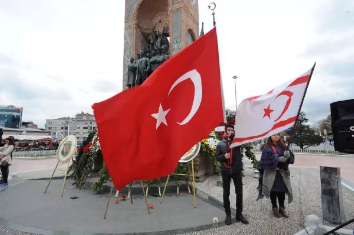 Taksim\'de KKTC\'nin 33\'üncü Yıl Töreni