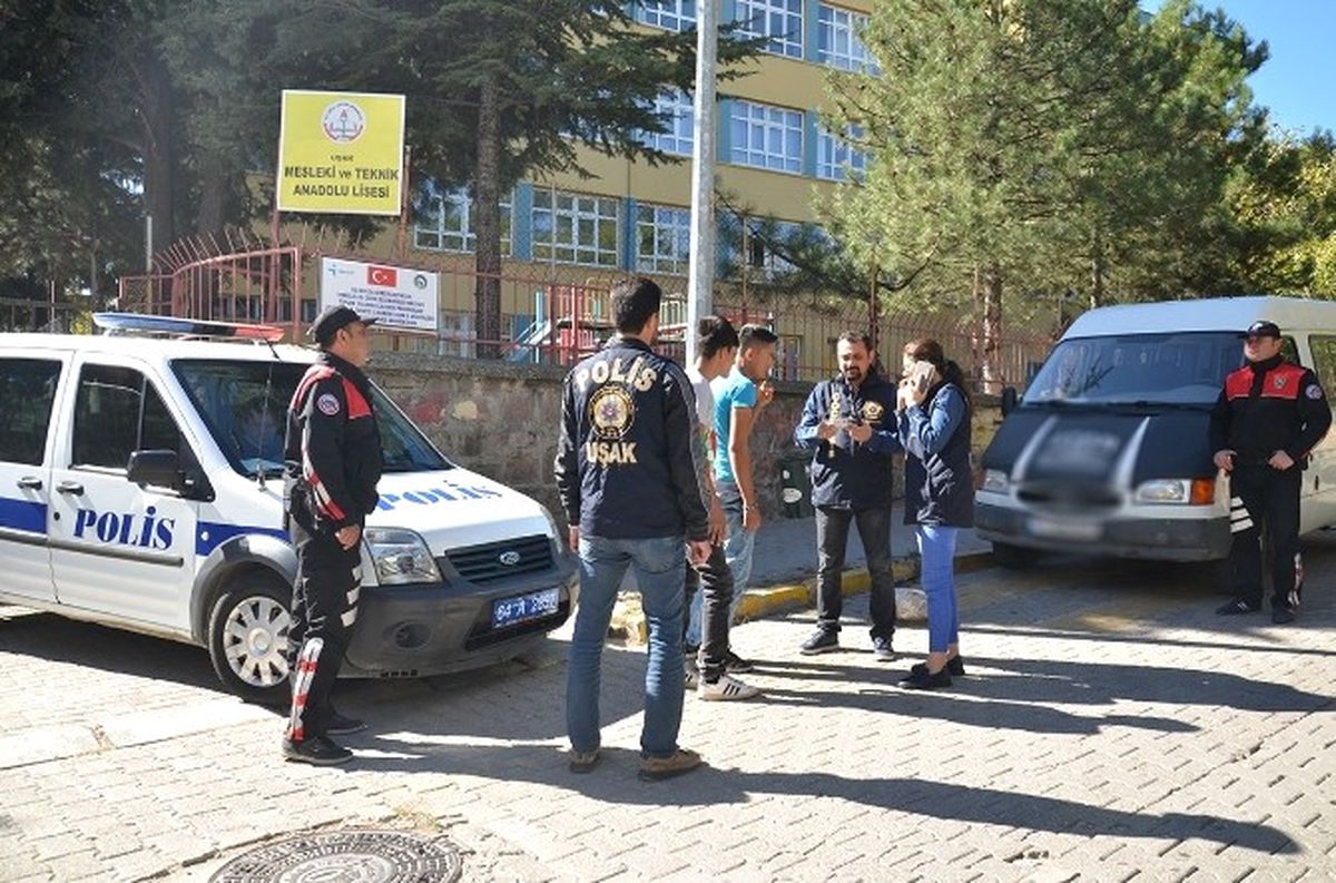 Uşak Polisi Okullar Bölgesini Boş Bırakmıyor